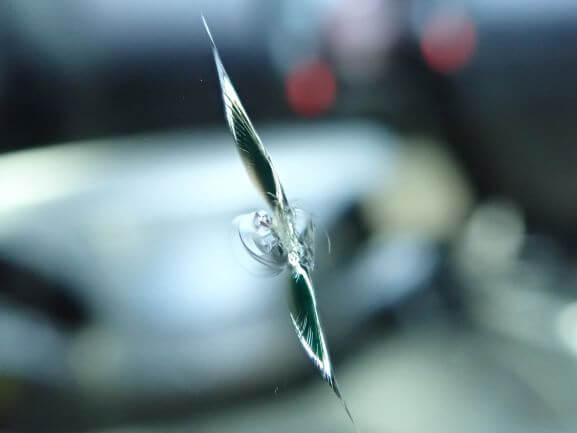 京都市南区 日産 セレナのフロントガラスのガラスリペア修理